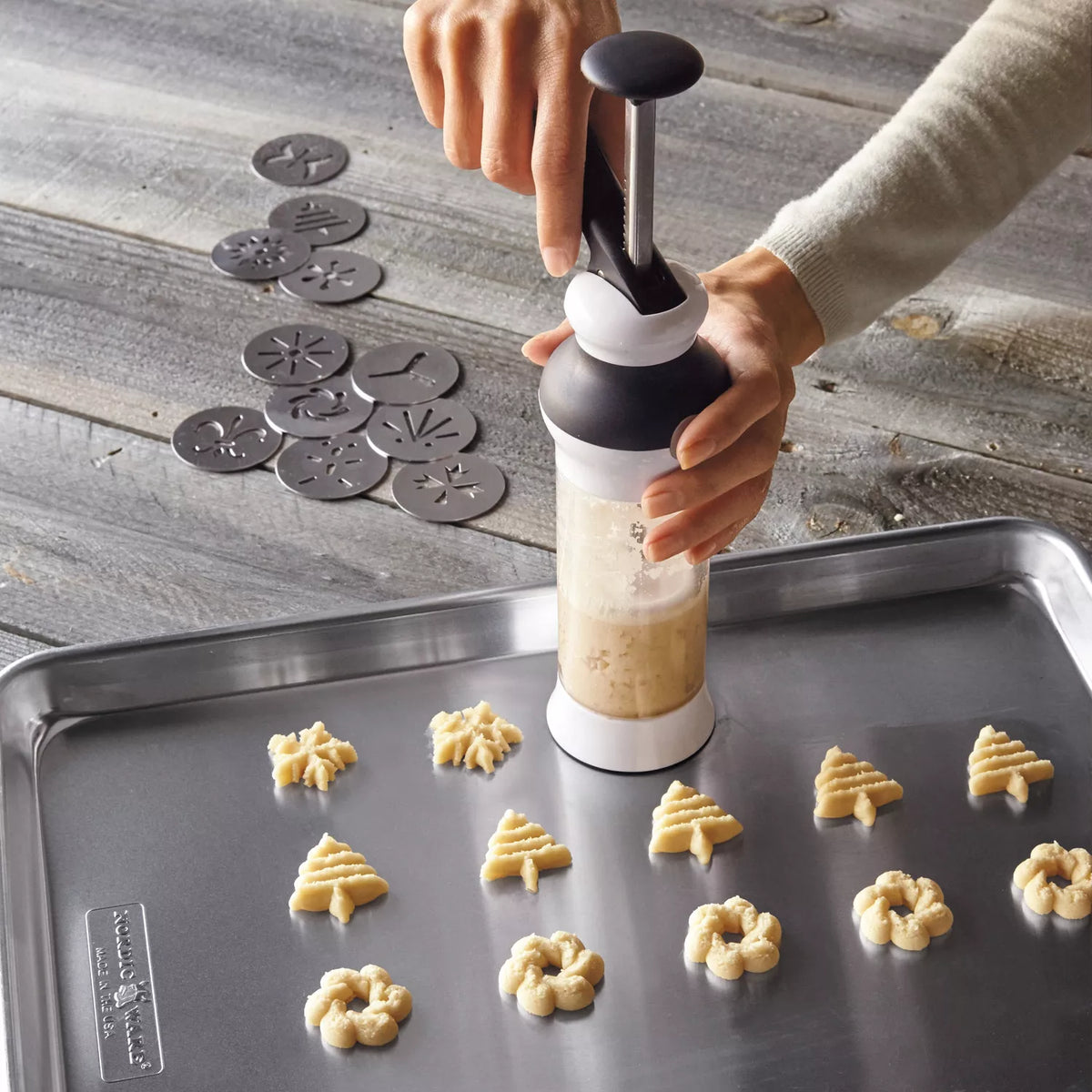 BakeBloom™ | Cookie Press Kit with 12 Decorative Discs